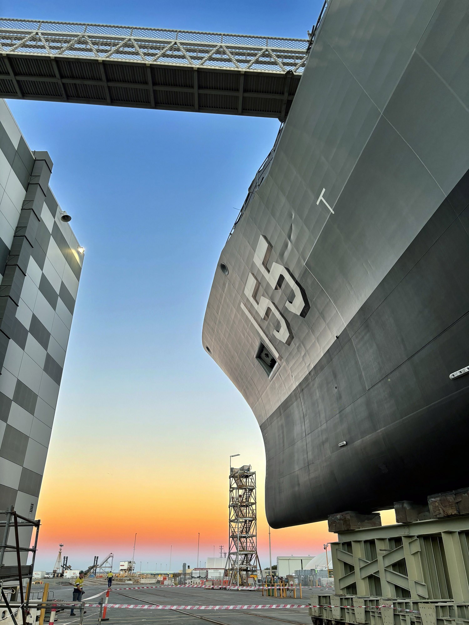 HMAS Ballarat (FFH 155) 